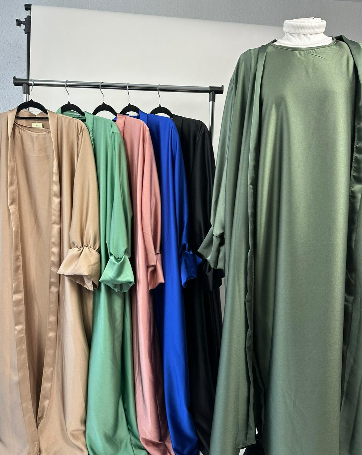 Nour satin kimono set